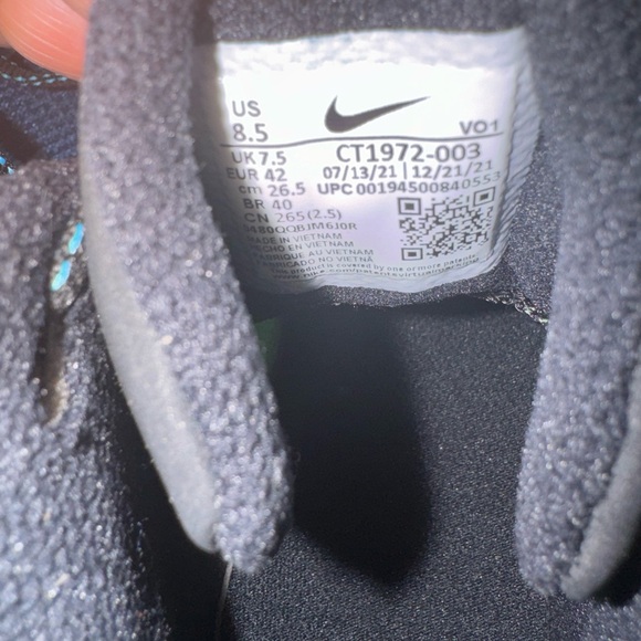 Nike Mens Kyrie Flytrap IV - Picture 2 of 8